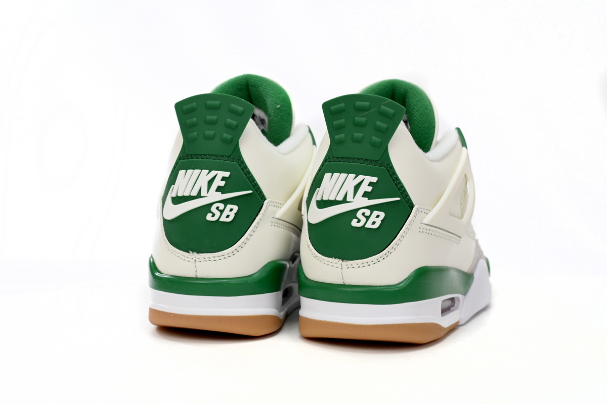 Nike SB x Air Jordan 4 “Pine Green”Calaite