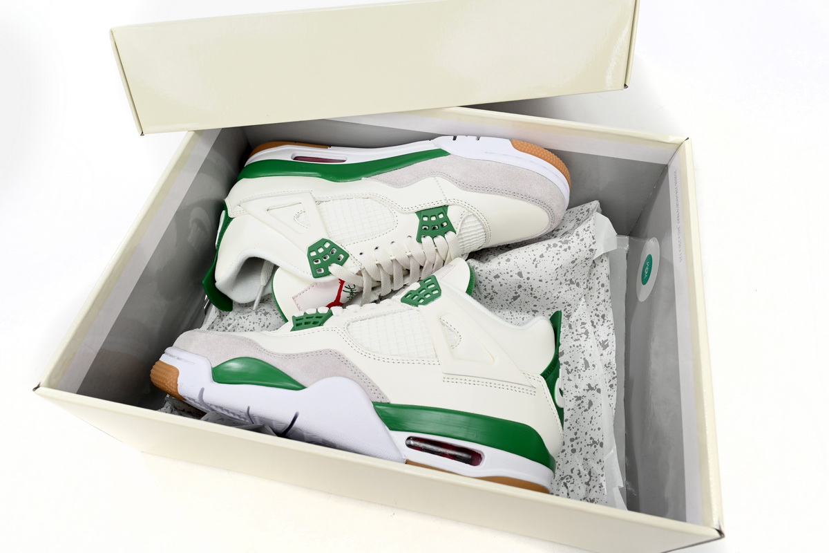 Nike SB x Air Jordan 4 “Pine Green”Calaite